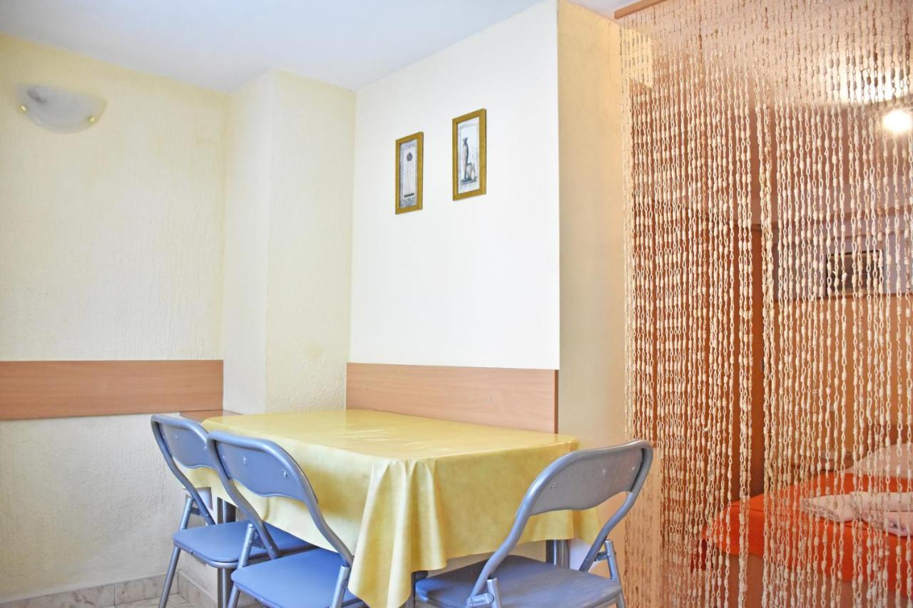 Apartments Stone Tucepi Exterior photo