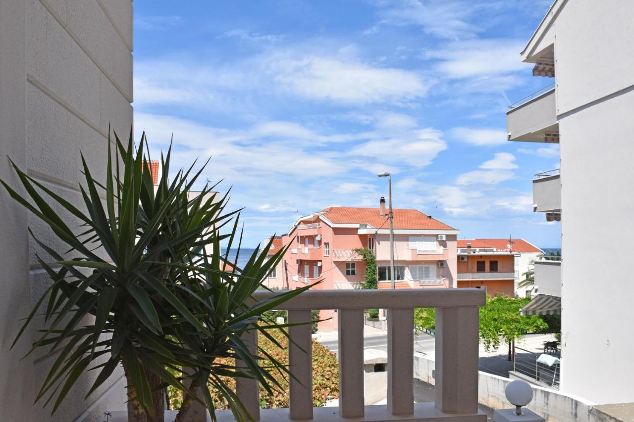 Apartments Stone Tucepi Exterior photo