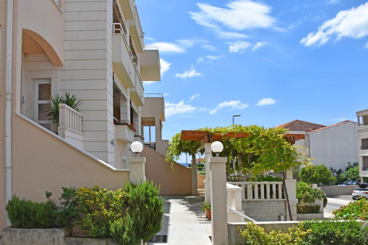 Apartments Stone Tucepi Exterior photo