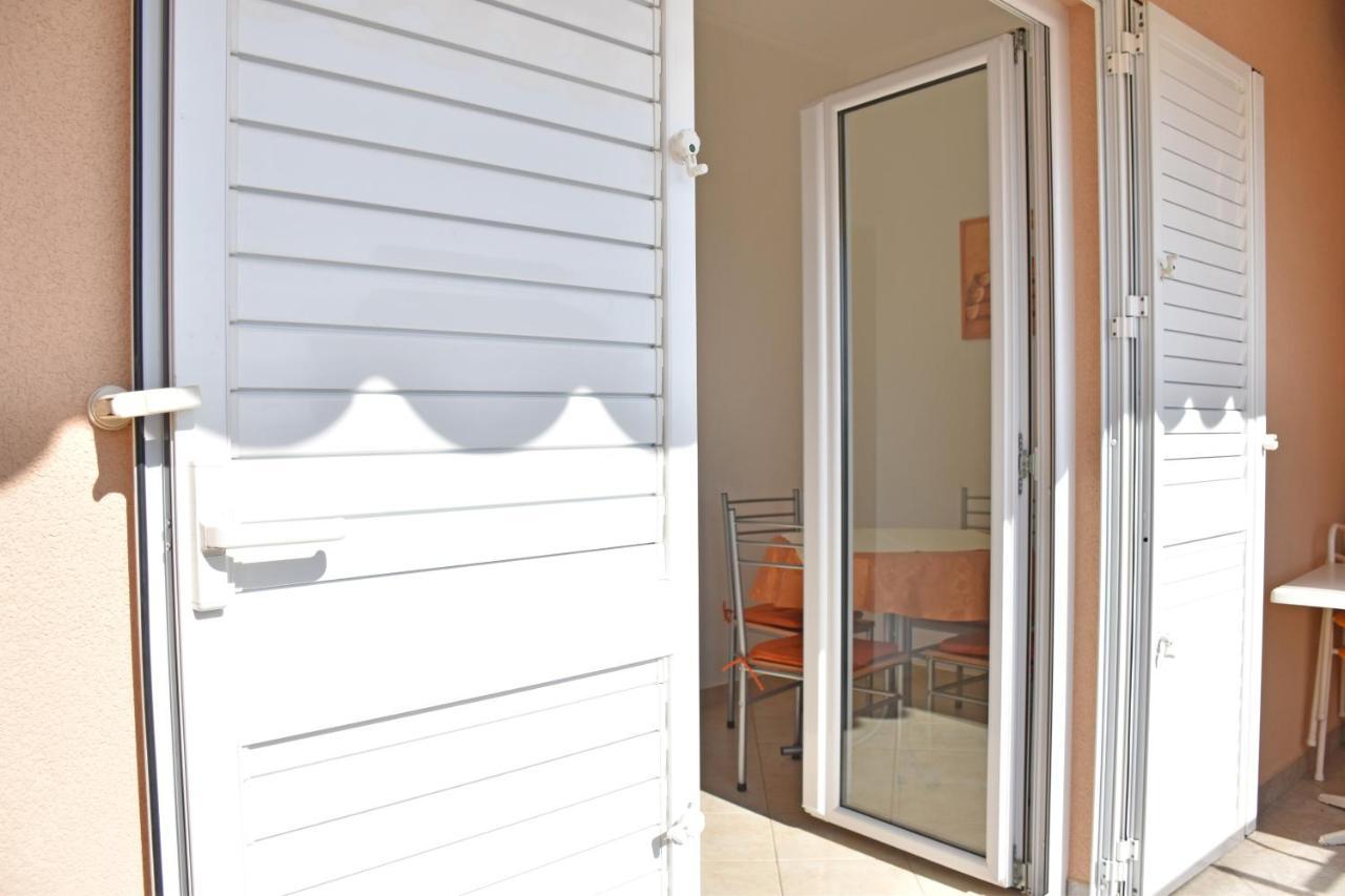 Apartments Stone Tucepi Exterior photo